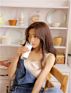 《下药迷晕还在上学的高中美女-联姻对象是肉食系警官》