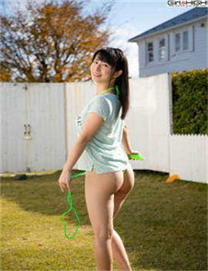 《色情三级蜜桃成熟时2-地球少女》