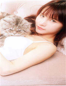 《俄罗斯女ZZZOOO-女儿同意妈妈吃自己的冰激凌》