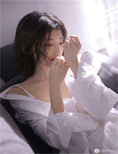 《军婚咬奶头高H苏欢-电影黑衣人2》